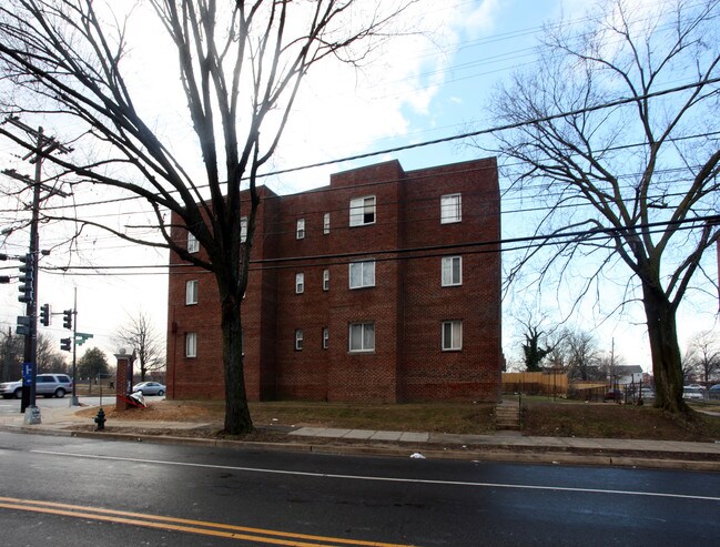 954 Southern Ave SE in Washington, DC - Foto de edificio - Building Photo