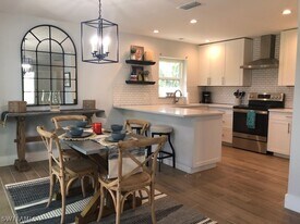 235 Lanchester Ct in Naples, FL - Building Photo