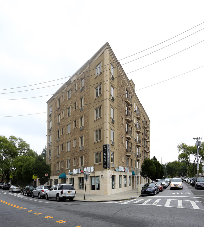 Pelham Bay Condos in Bronx, NY - Foto de edificio - Building Photo