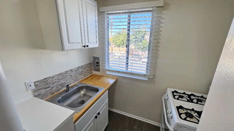 14926 Hawthorne Blvd in Lawndale, CA - Building Photo