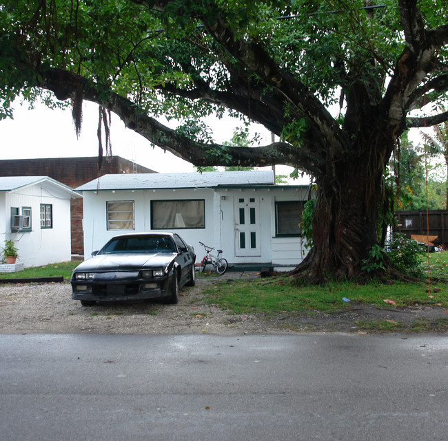 6311 SW 43rd St in Fort Lauderdale, FL - Foto de edificio - Building Photo