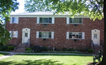 Rutgers Village Apartments in Parsippany, NJ - Foto de edificio - Building Photo