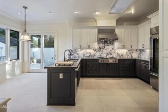 980 Ellington Ln in Pasadena, CA - Building Photo - Building Photo