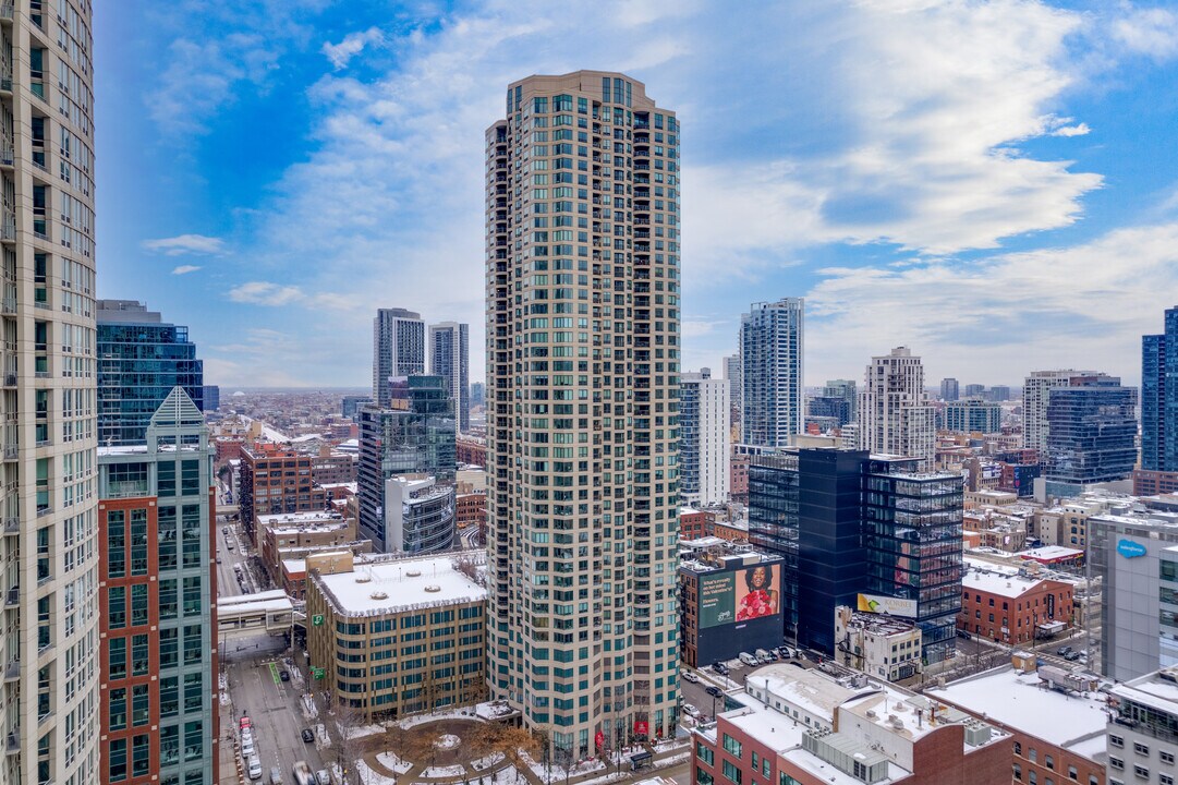 400 N LaSalle St in Chicago, IL - Foto de edificio