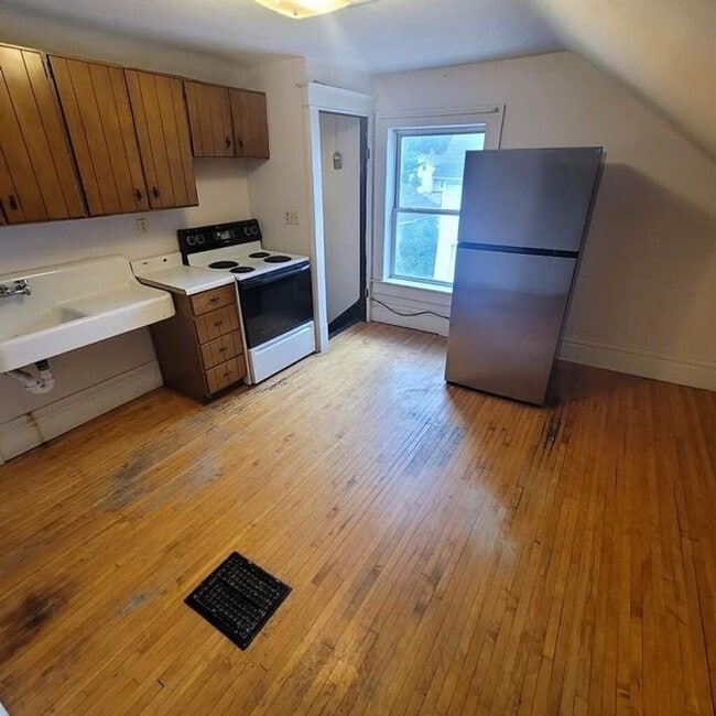 property at 213 N 4th Ave
