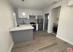 13915 Anderson St in Paramount, CA - Building Photo - Building Photo
