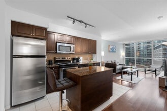 209 Fort York Blvd, Unit SI ID1403792P in Toronto, ON - Building Photo - Building Photo