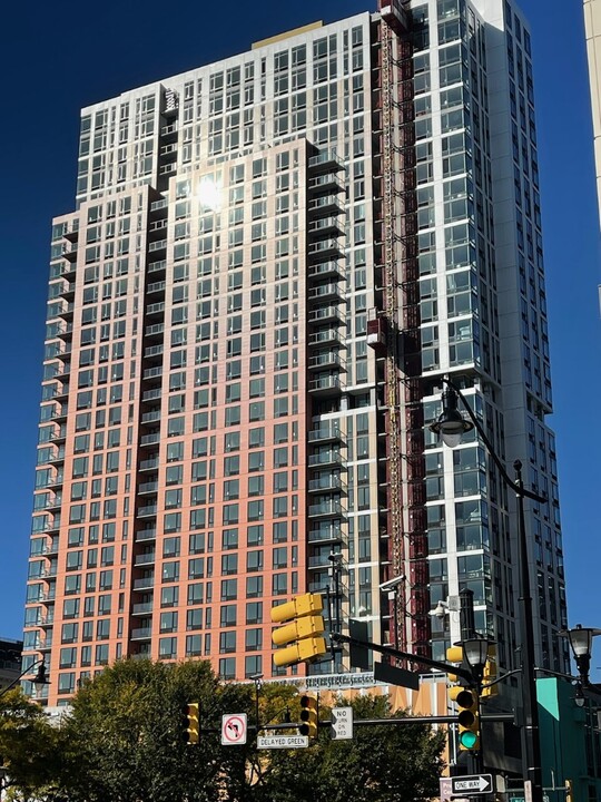 ICONIQ 777 in Newark, NJ - Building Photo