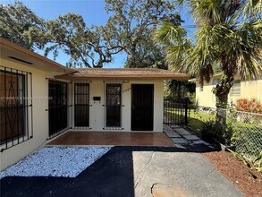 1048 NW 32nd Pl in Miami, FL - Building Photo - Building Photo