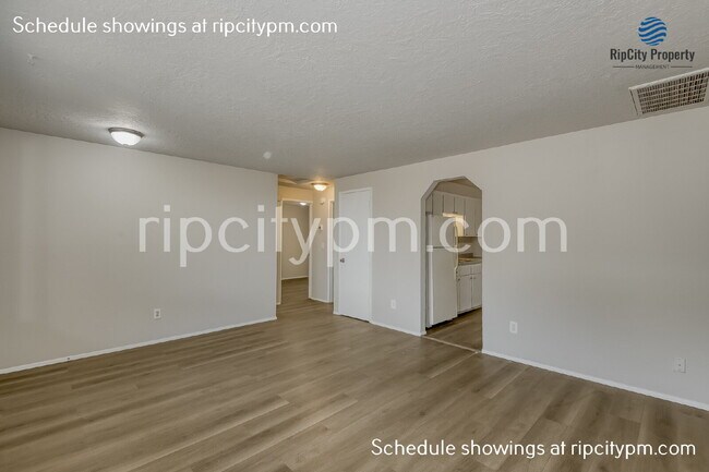 126 NE Liberty Ave in Gresham, OR - Building Photo - Building Photo