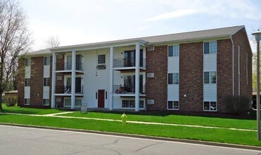 Country Squire Apartments in Saginaw, MI - Foto de edificio - Building Photo