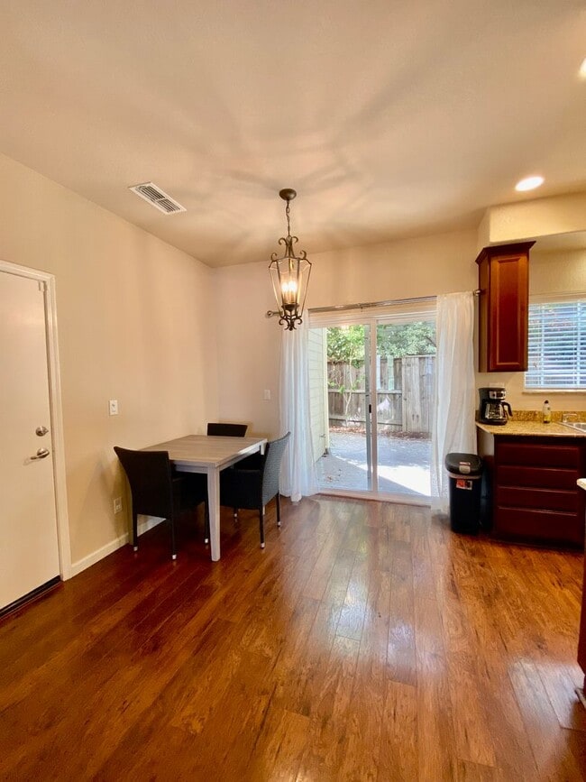 329 Messina Terrace in Davis, CA - Building Photo - Building Photo