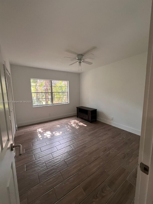 271 Bonnie Blvd, Unit 205 in Palm Springs, FL - Building Photo - Building Photo