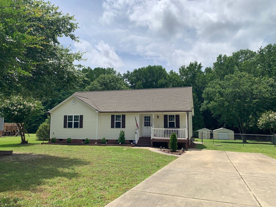 6400 Glen Brack Ct in Raleigh, NC - Building Photo