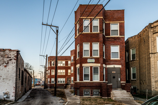 1630 S Sawyer Ave in Chicago, IL - Building Photo - Building Photo