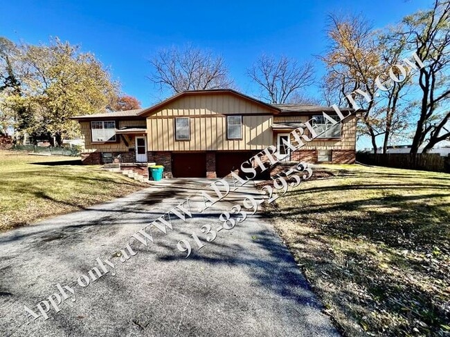 6127 Monrovia St in Shawnee, KS - Foto de edificio - Building Photo