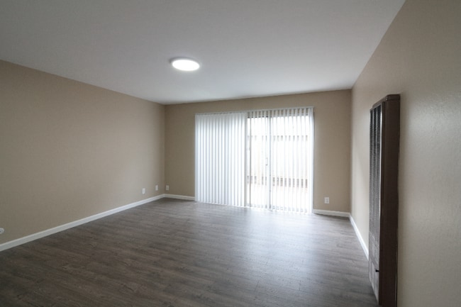 2220 Lake Rd in Belmont, CA - Building Photo - Building Photo