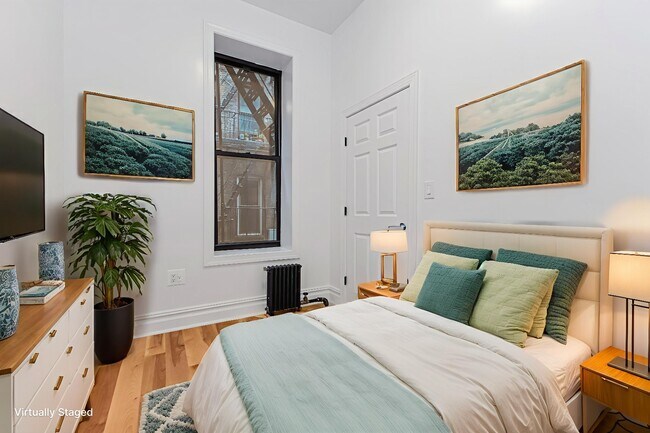 331 W 16th St in New York, NY - Building Photo - Building Photo