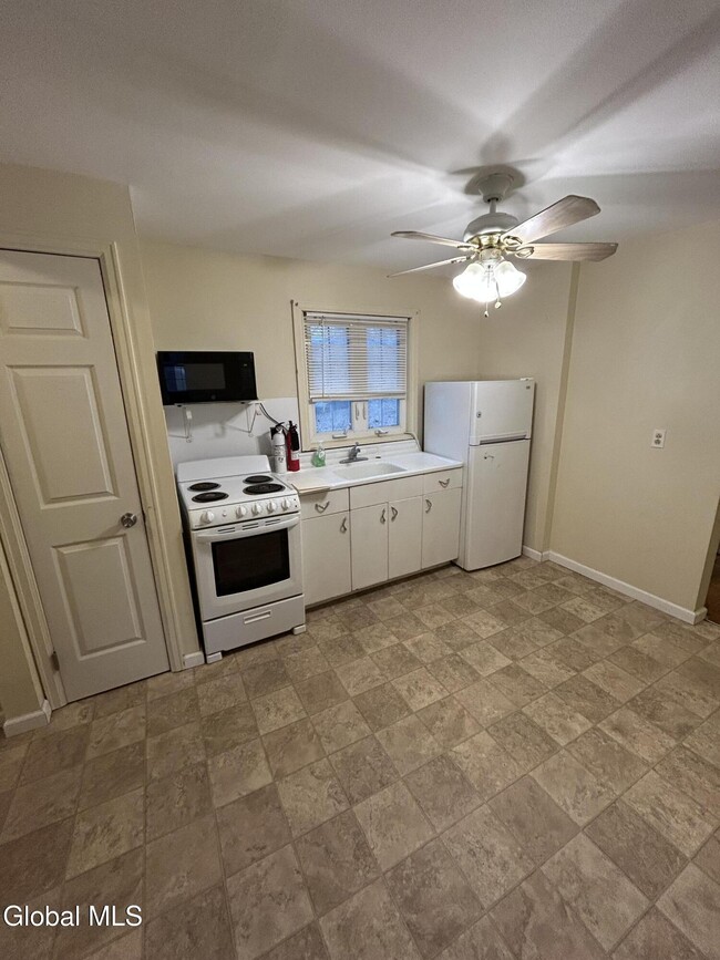 6 Davis Ave in Albany, NY - Building Photo - Building Photo