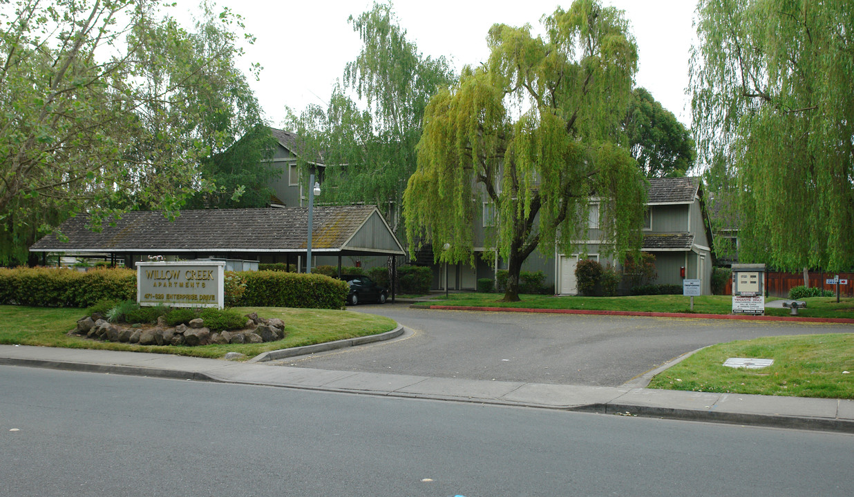 Willow Creek Apartments in Rohnert Park, CA - Building Photo