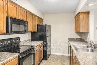 11118 Nieman Rd in Overland Park, KS - Building Photo - Building Photo