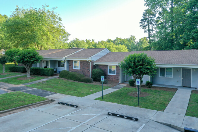 Benchmark Apartments in China Grove, NC - Building Photo - Primary Photo