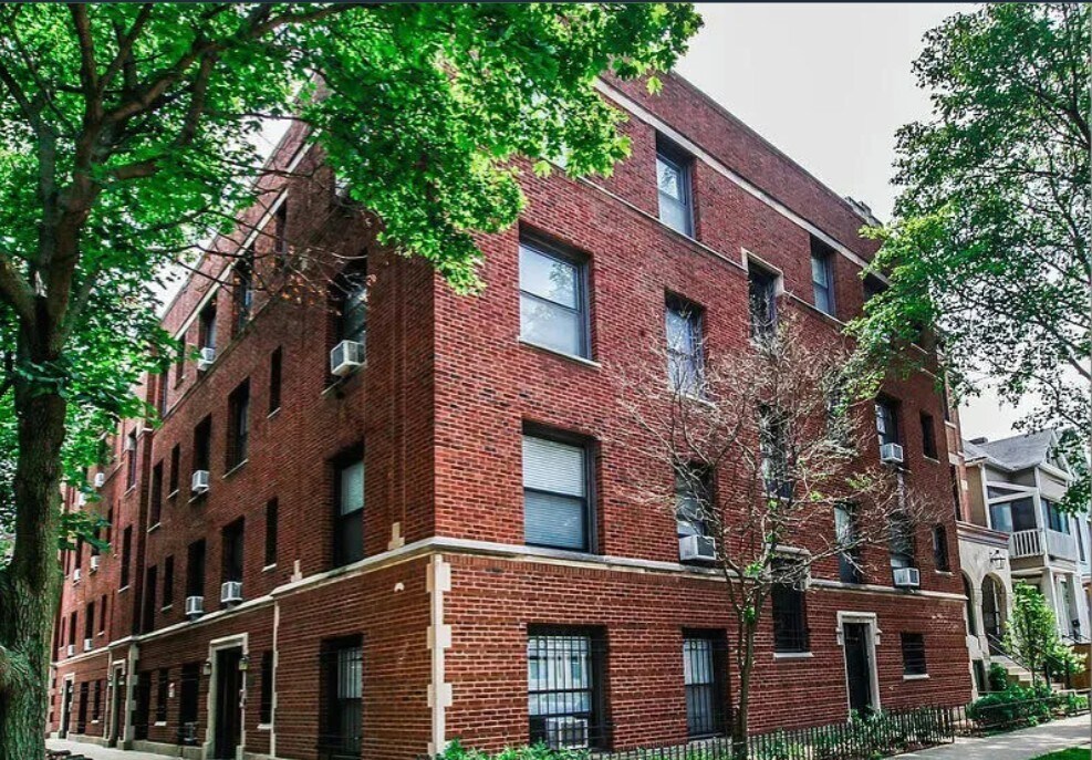 925 W Schubert Ave in Chicago, IL - Building Photo