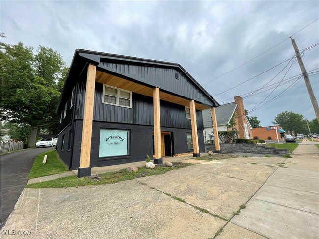 1048 E State St in Salem, OH - Building Photo - Building Photo