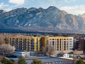 Cottonwood Highland in Millcreek, UT - Foto de edificio - Building Photo