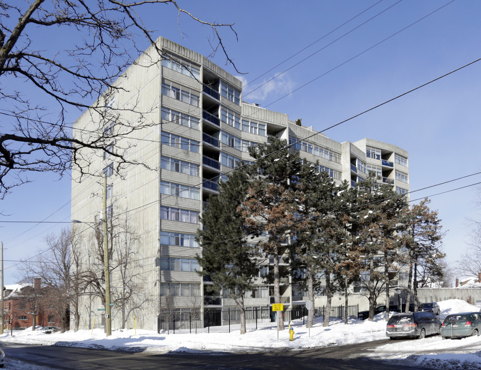 Chateau Cartier in Ottawa, ON - Building Photo