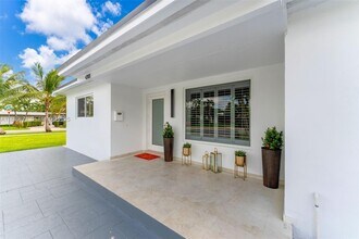 4301 SW 85th Ave in Miami, FL - Foto de edificio - Building Photo