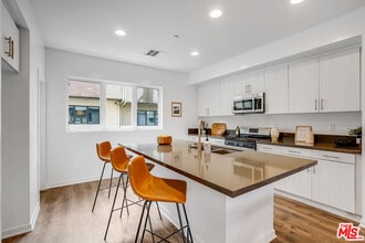 2930 Rowena Ave in Los Angeles, CA - Building Photo - Building Photo