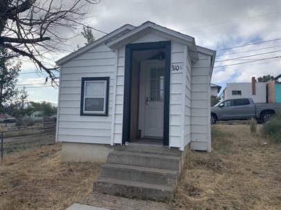 property at 310 E Spruce St