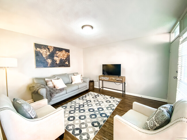 2990 Rhodes Cir S in Birmingham, AL - Building Photo - Building Photo