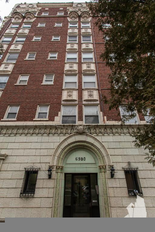 6930 N Greenview Ave in Chicago, IL - Foto de edificio - Building Photo