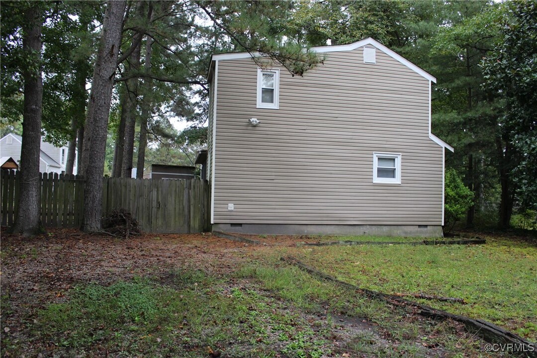 15905 Dockside Ct in Chester, VA - Foto de edificio