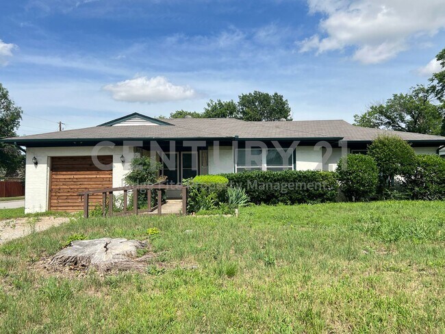 property at 1203 S Pine St