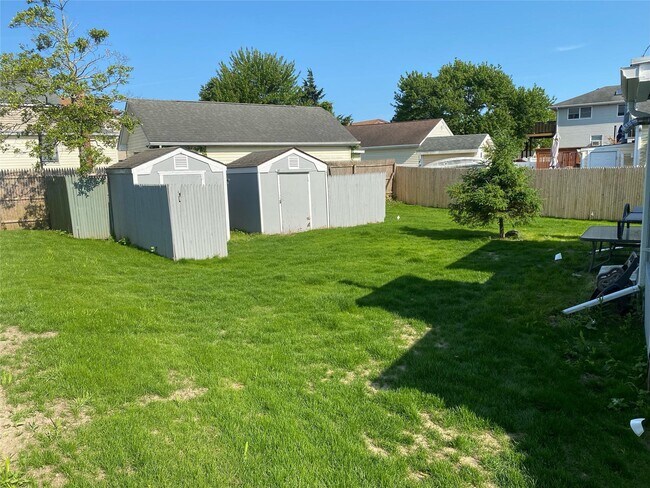 541 Fire Island Ave in Babylon, NY - Building Photo - Building Photo