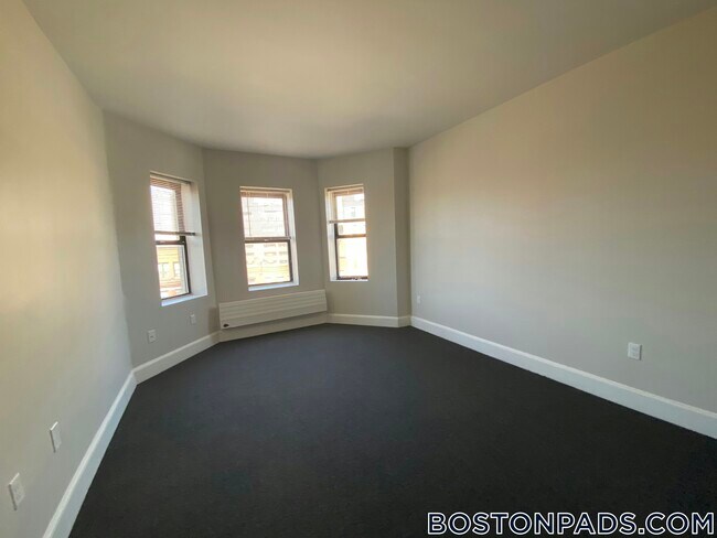 829 Beacon St, Unit 5B in Boston, MA - Building Photo - Building Photo