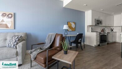 1950 Mayfair St, Unit 802 in Naples, FL - Foto de edificio - Building Photo