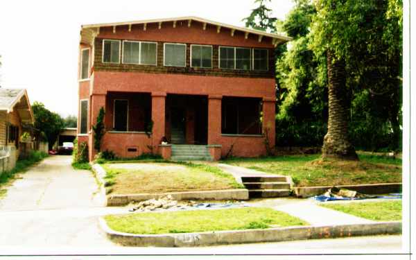 1935 El Sereno Ave in Pasadena, CA - Building Photo