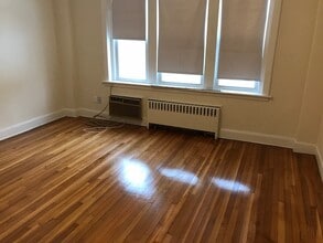 46 Lancaster Ter, Unit 209 in Brookline, MA - Foto de edificio - Building Photo