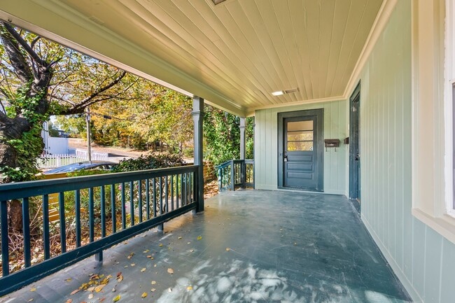 FULLY RENOVATED apartment homes in the heart of Winston-Salem! in Winston-Salem, NC - Building Photo - Building Photo