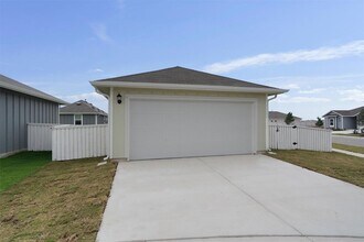 101 Keltic Dr in Kyle, TX - Building Photo - Building Photo