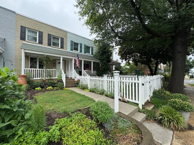156 Lynhaven Dr in Alexandria, VA - Building Photo - Building Photo