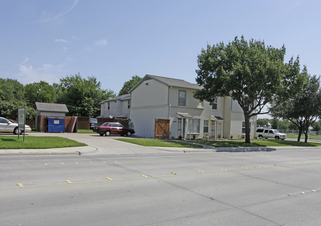 Glenview Garden in North Richland Hills, TX - Foto de edificio - Building Photo