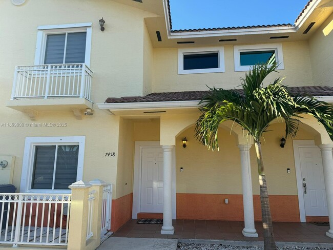 7458 NW 179th Terrace in Hialeah, FL - Building Photo - Building Photo