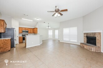 605 Crestview Ct in Saginaw, TX - Foto de edificio - Building Photo