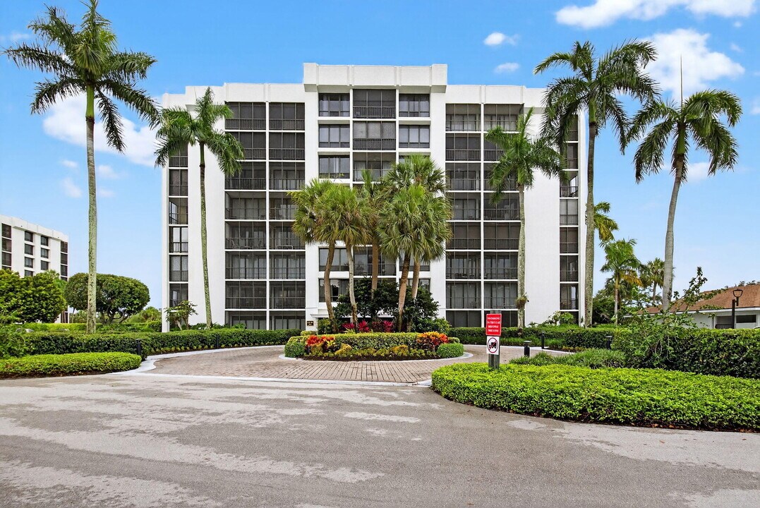 6815 Willow Wood Dr in Boca Raton, FL - Building Photo