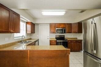 11213 McMullen Loop, Unit U111 in Riverview, FL - Building Photo - Building Photo